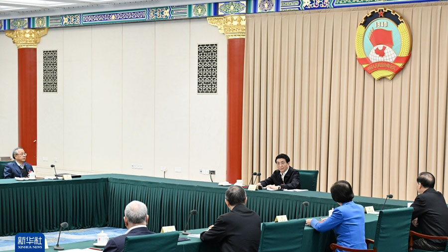 雷速体育：十四届一次会议主席团常务主席会议第二次会议举行 王沪宁主持