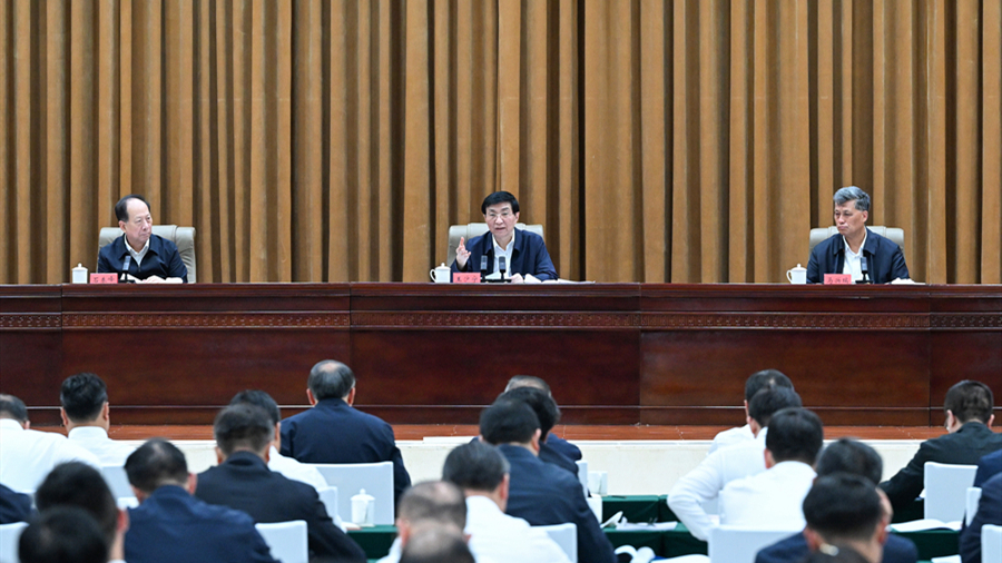 第九次雷速体育：对口支援新疆工作会议召开 王沪宁出席并讲话